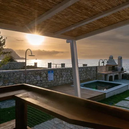 אתר נופש Junam Private Beachfront Áyios Nikítas